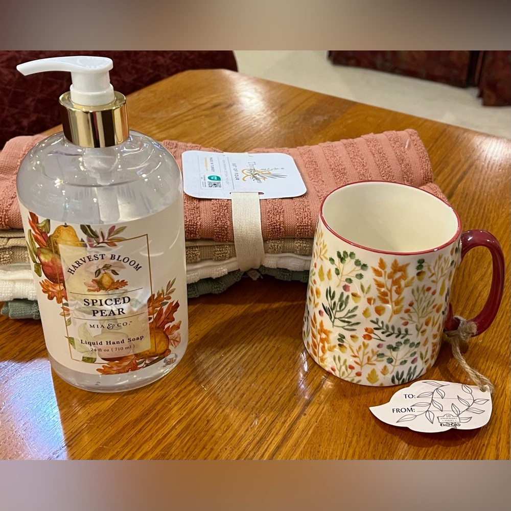 🍁 Hostess Gift Set Mug Spiced Pear Handsoap Four Kitchen Towels FALL COLORS 🍁 - Picture 3 of 8